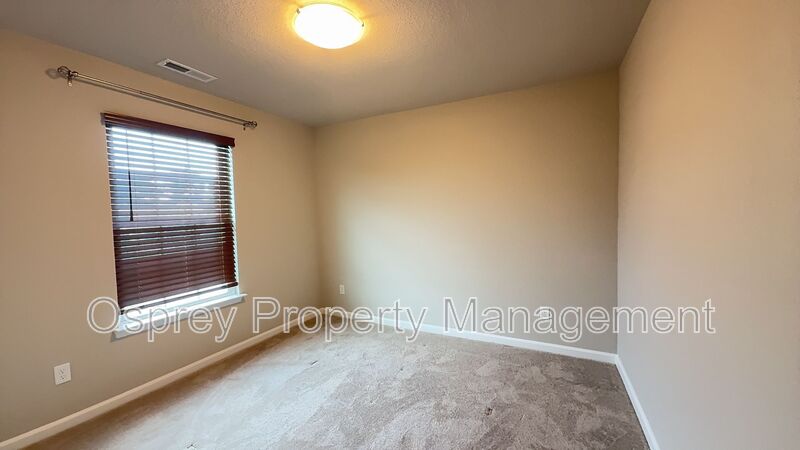 Beautiful 4BR Home with Open Floor Plan in Suffolk - Photo 5