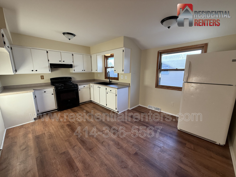 Milwaukee Condo: 6578 N 73rd St