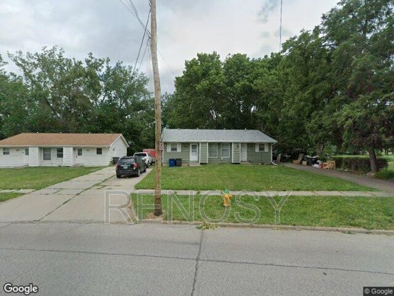 Des Moines House: 830 Hartford Ave
