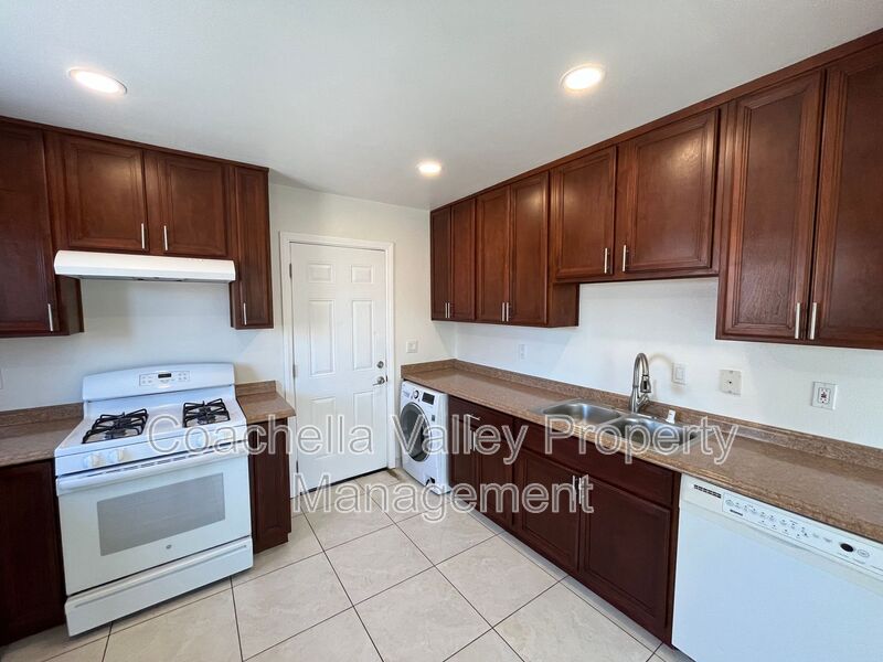 Palm Springs Condo: 422 W Rosa Parks Rd