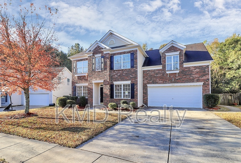 Charlotte House: 15917 Prescott Hill Avenue