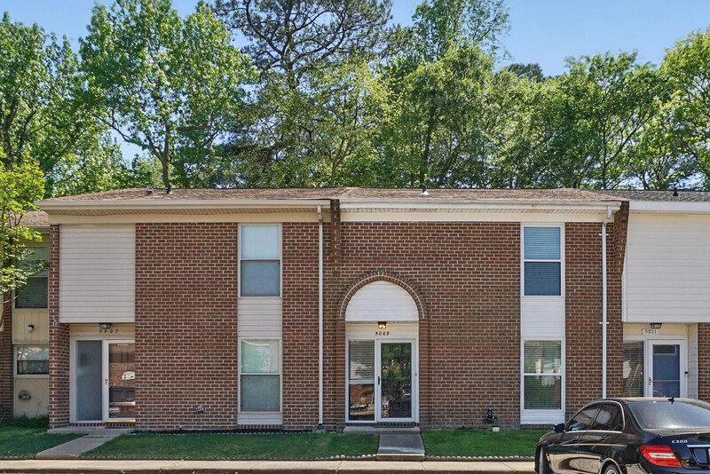 Virginia Beach Townhome: 5009 Ashforth Court