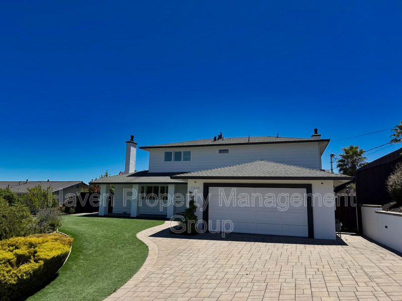 Dublin House: 7420 Hansen Dr