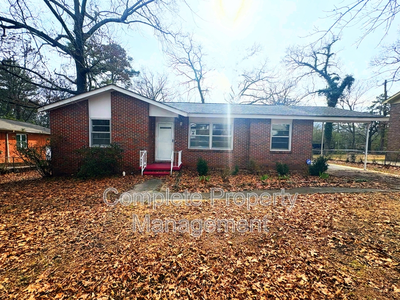 Center Point House: 409 13th Court Northwest