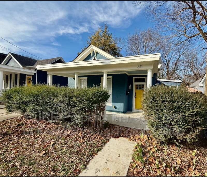 Lexington House: 611 N Broadway