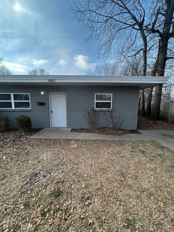 Springdale House: 400 Dyer A