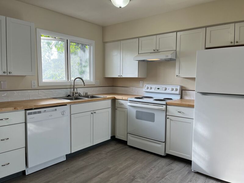 Anchorage House: 516 E 10th Ave