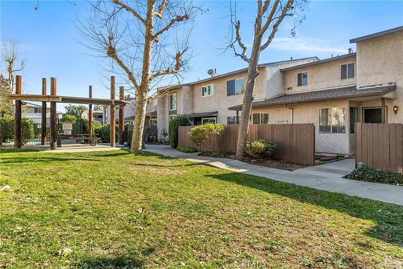 Glendale Condo: 809 East Acacia Avenue E
