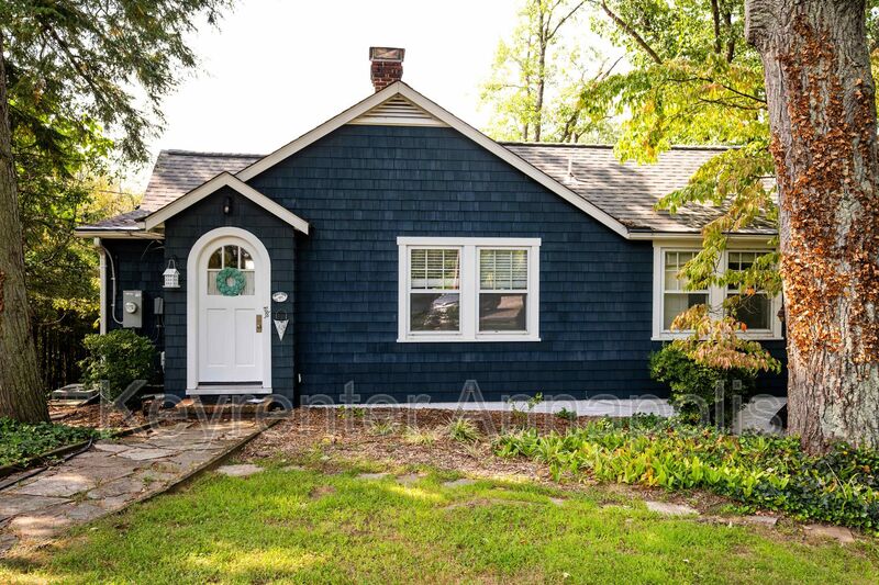 Severna Park House: 612 Holly Ridge Road