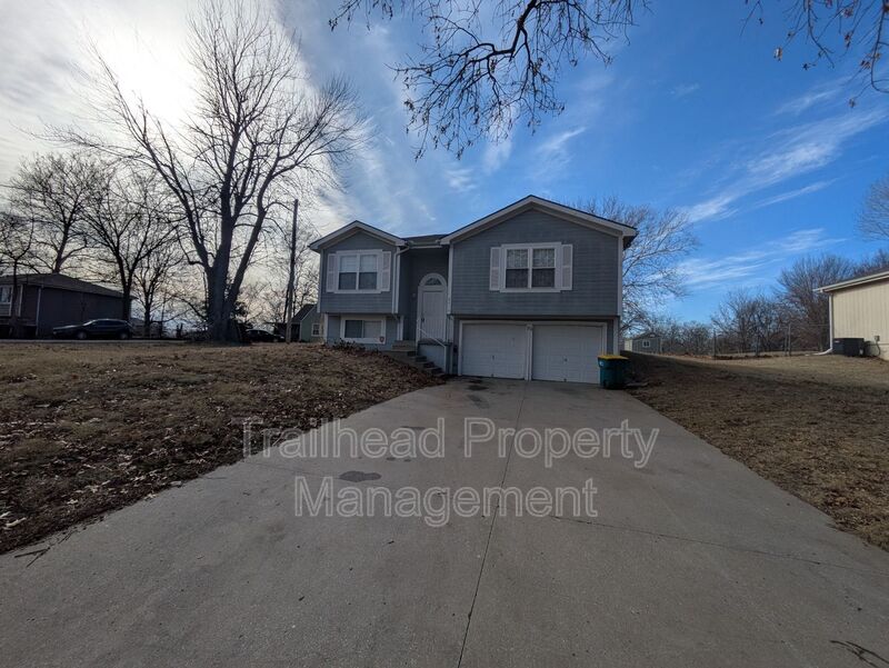 Raytown House: 8416 Pershing Road