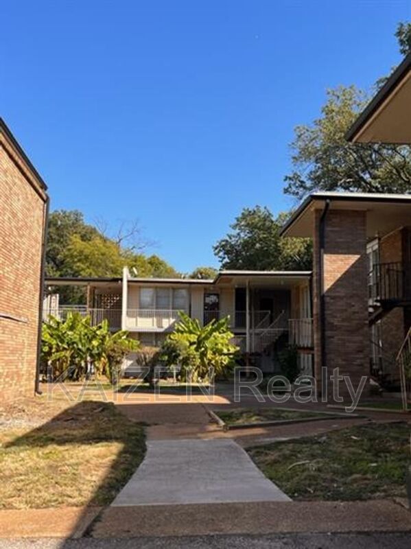 Memphis House: 151 North Belvedere Boulevard