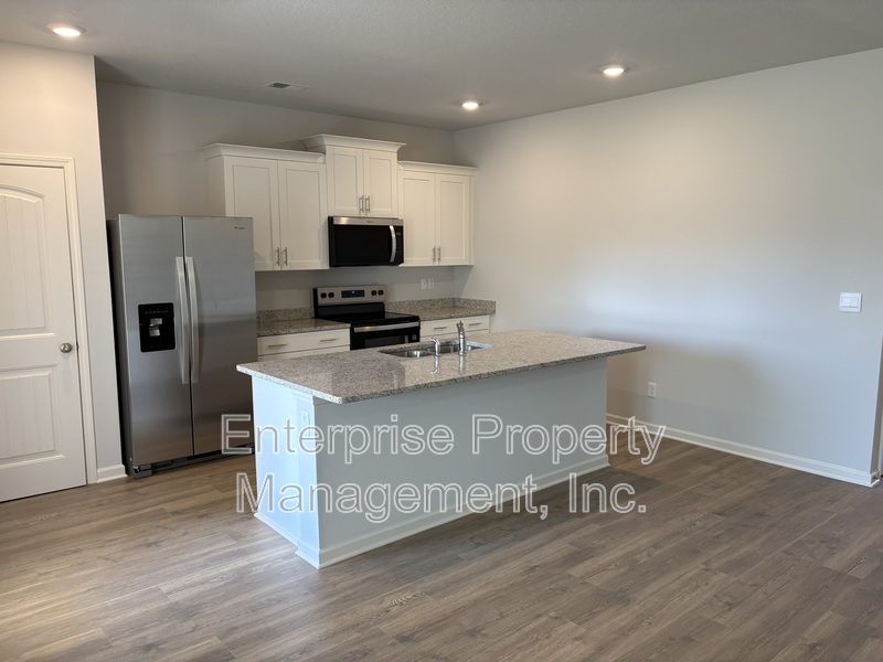 Photo 3 of 250 Kipling Dr