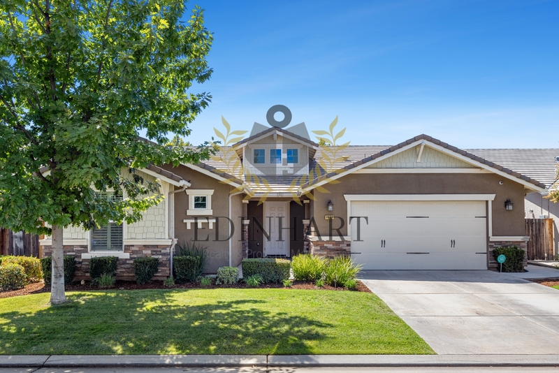 Clovis House: 1632 North Broadbent Lane