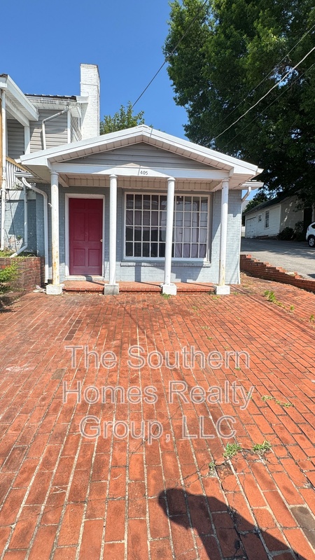 Sweetwater House: 405 High St. North