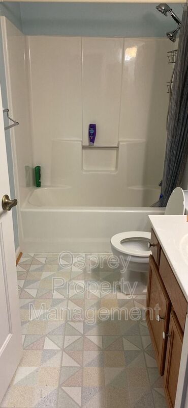 Beautiful wood flooring 4 Bedroom Home!! - Photo 19