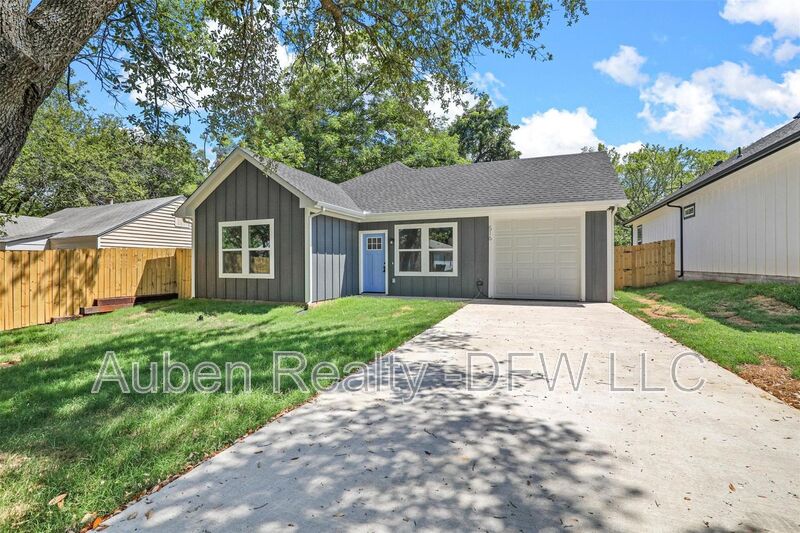 Denison House: 516 E Heron Street