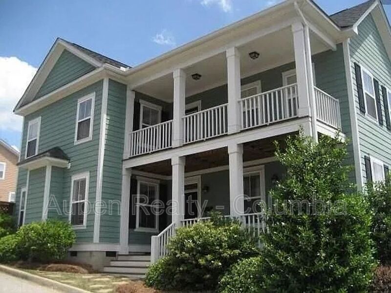 Columbia House: 100 Taylors Hill Dr