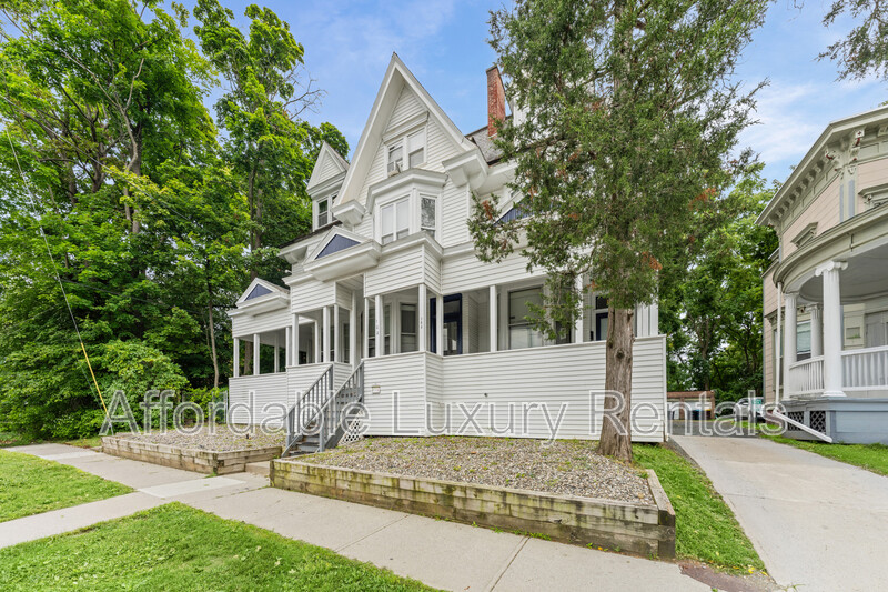 Albany Condo: 102 S Lake Ave