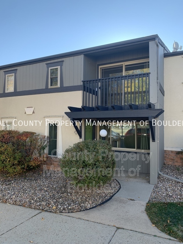 Boulder Condo: 800 West Moorhead Circle