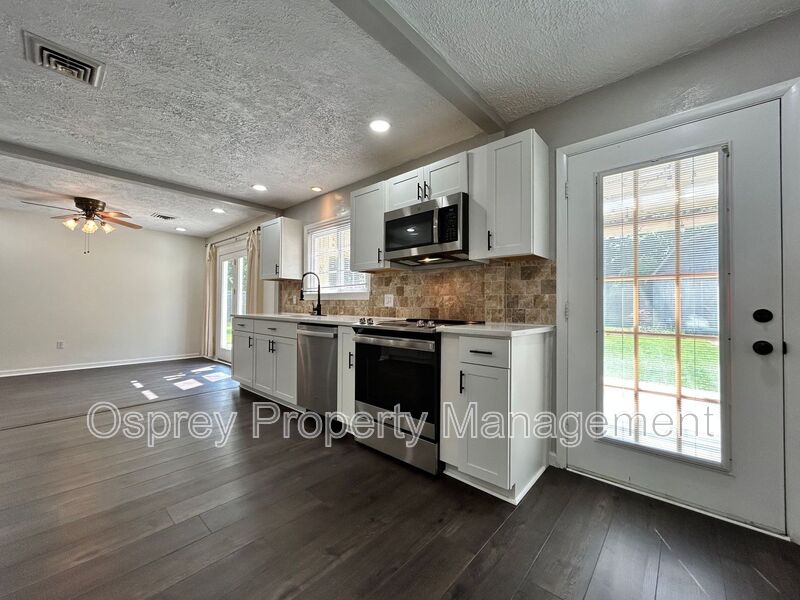 Beautiful 4 Bedroom, 2 Bath Home in Prime Location!
