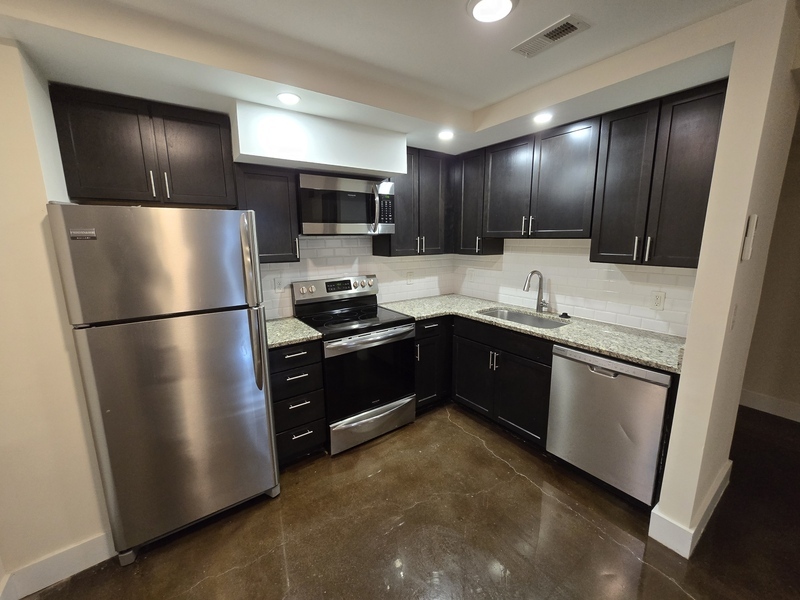 Richmond Condo: 1 S 5th St