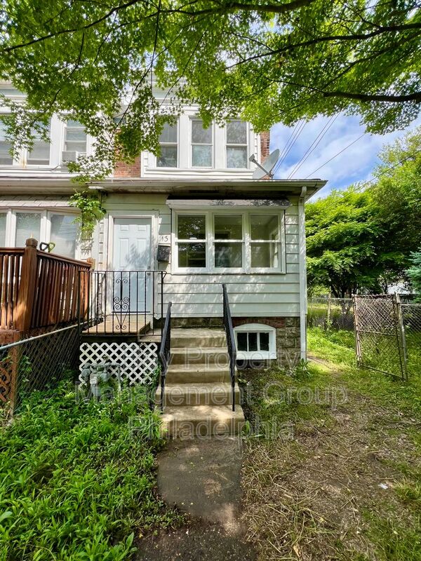 Collingdale House: 13 Kern St