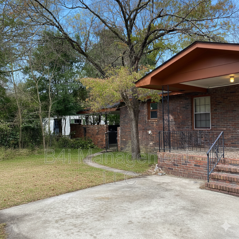 Macon House: 2528 Burbank Place