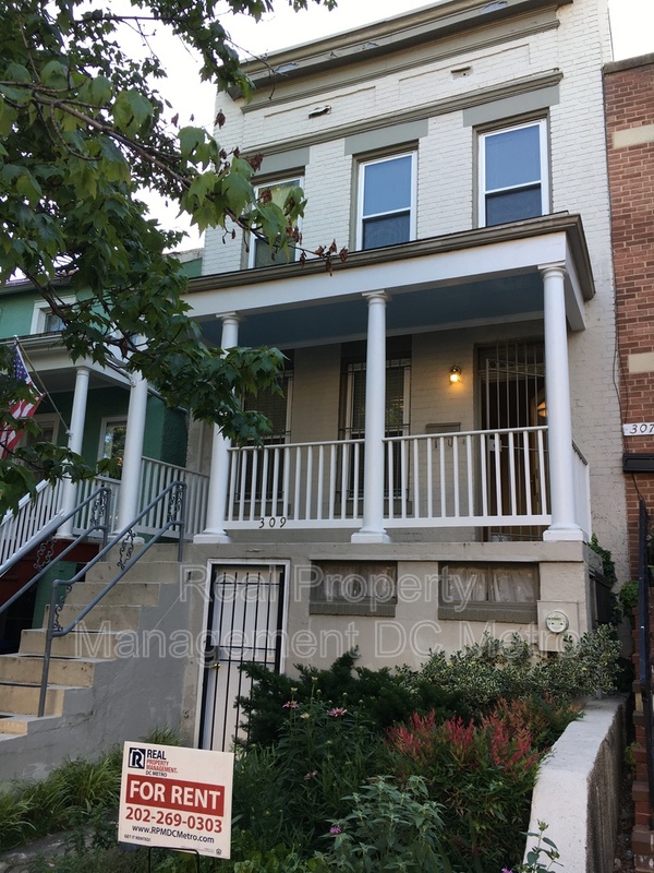 Washington House: 309 9th St. NE