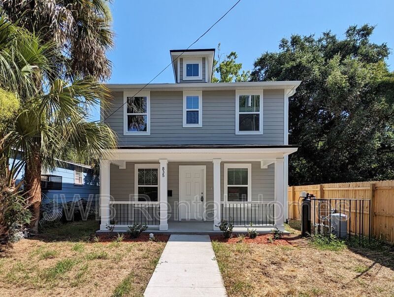 Jacksonville House: 835 Oakley St