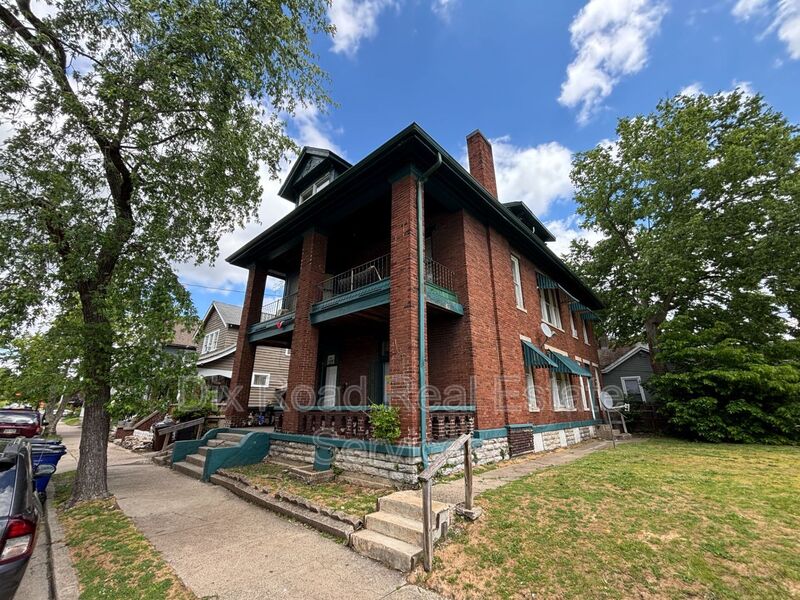 Hamilton House: 108 10th Street North
