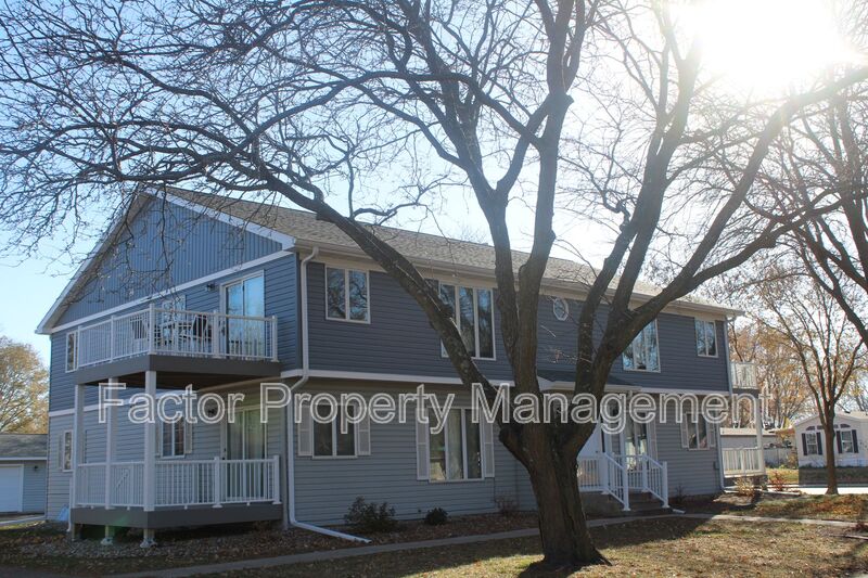 Mankato Condo: 101 Heather Lane