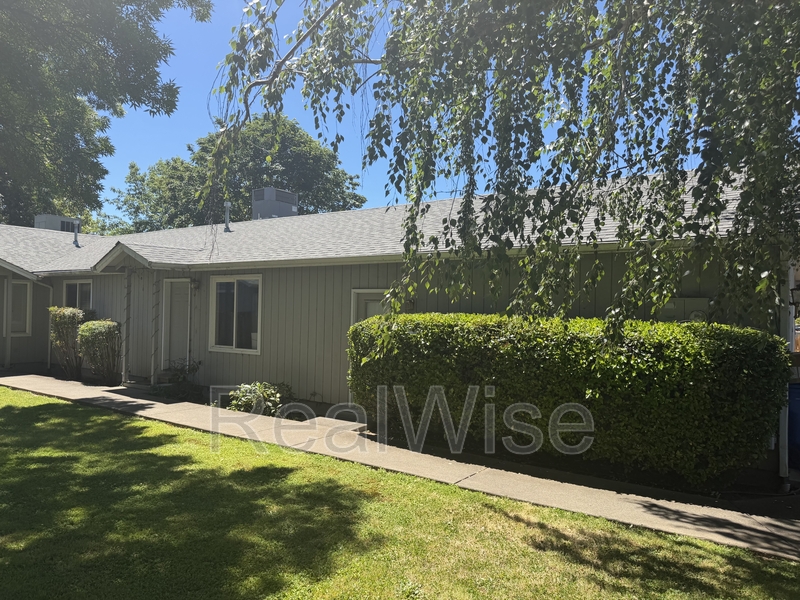 Grants Pass Condo: 1636 Leonard Rd