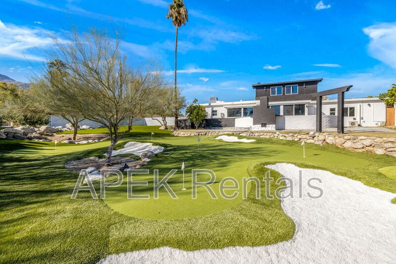 Palm Springs House: 2325 N Girasol Ave
