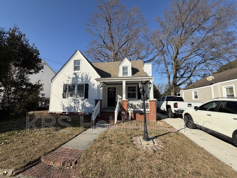 Norfolk House: 1088 Norview Ave