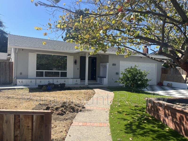 Santa Clara House: 500 Woodstock Way