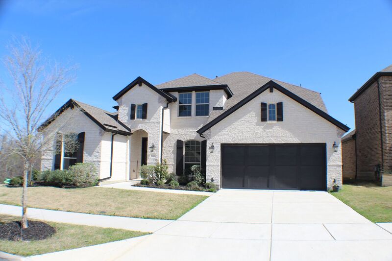 Aubrey House: 5212 Shadetree