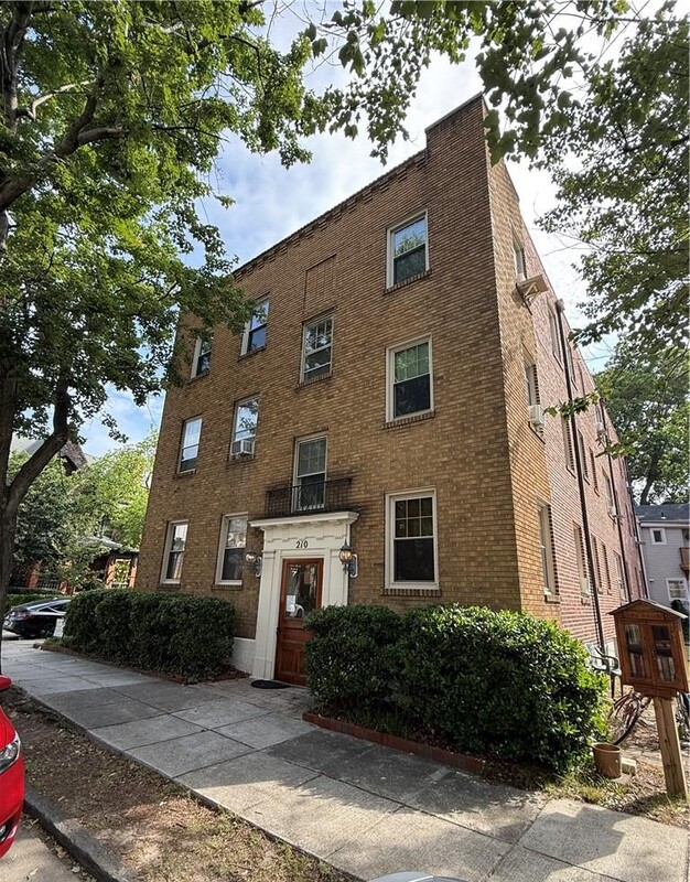 Norfolk Condo: 210 Drummond Pl Unit 6