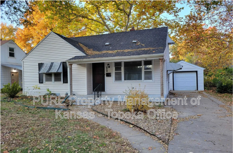 Topeka House: 310 SW Hillside Dr.