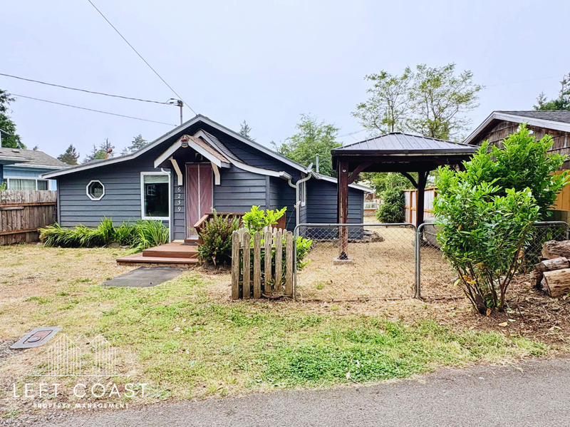 Lincoln City House: 6239 Southwest Jetty Avenue