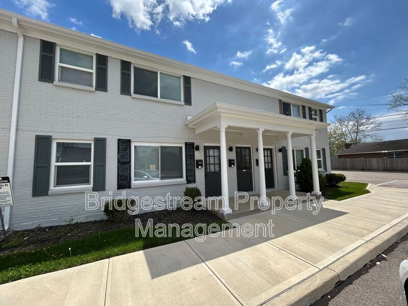 Centerville House: 92 W Franklin Street