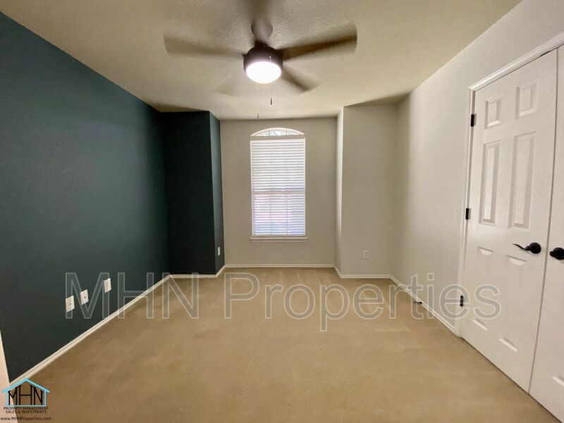 Spacious and Well Designed, 3bed/2.5 bath, located in the far Northeast just inside loop 1604! - Photo 17