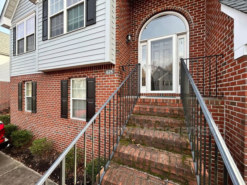 Introducing a stunning condo located in the sought-after Riverwalk Estates of Chesapeake, VA 