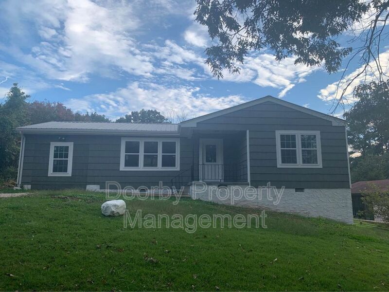 Hixson House: 2408 Crescent Club Dr.