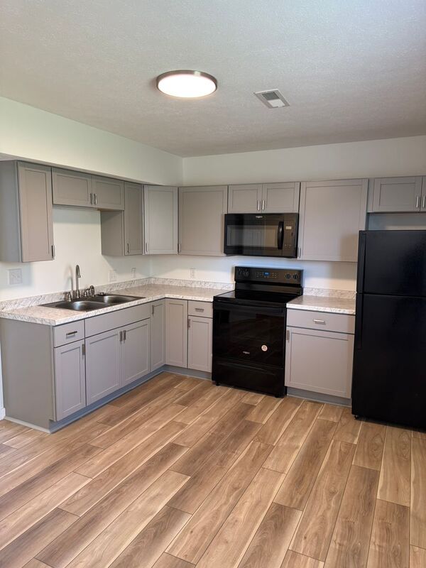 Ozark House: 623 East Bain Street