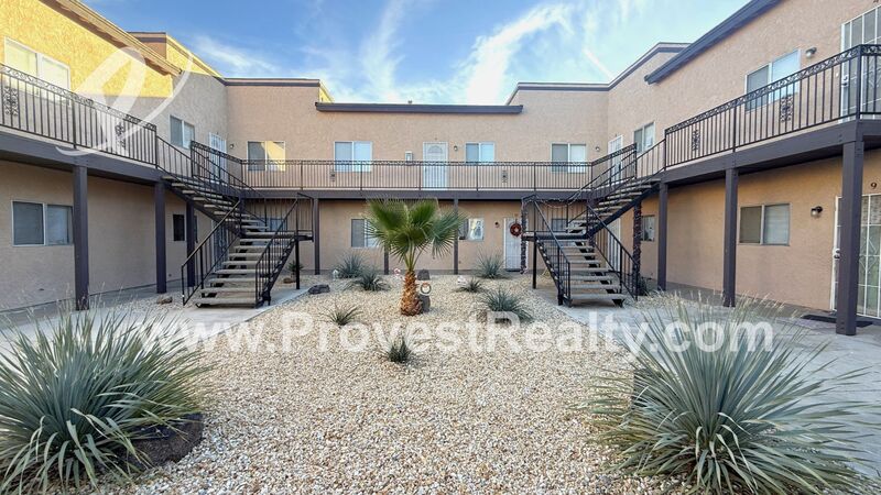 Apple Valley House: 17979 Quantico Rd