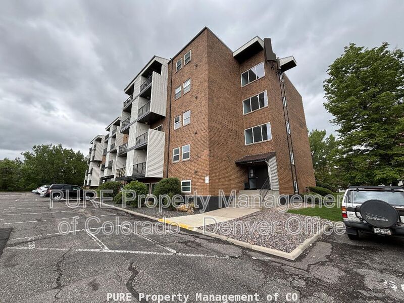 Golden Condo: 1150 Golden Cir