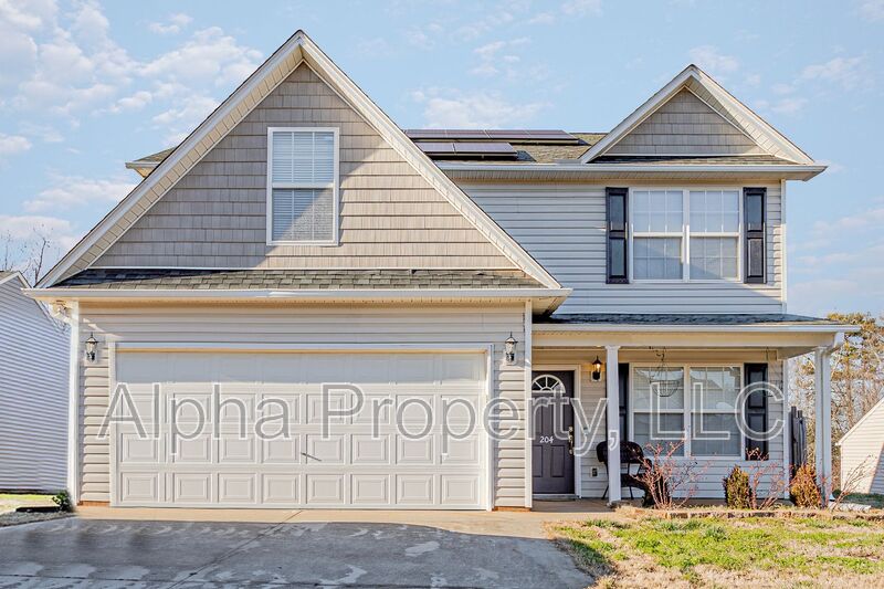 Greenville House: 204 Pope Ln