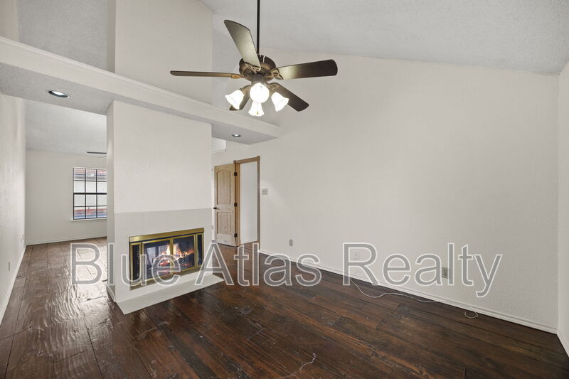 Irving House: 609 Fiesta Circle