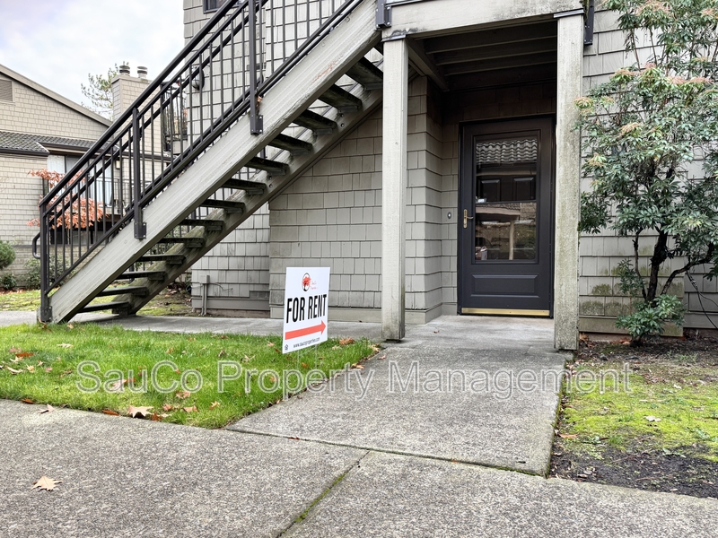 Lake Oswego Condo: 63 Galen Street