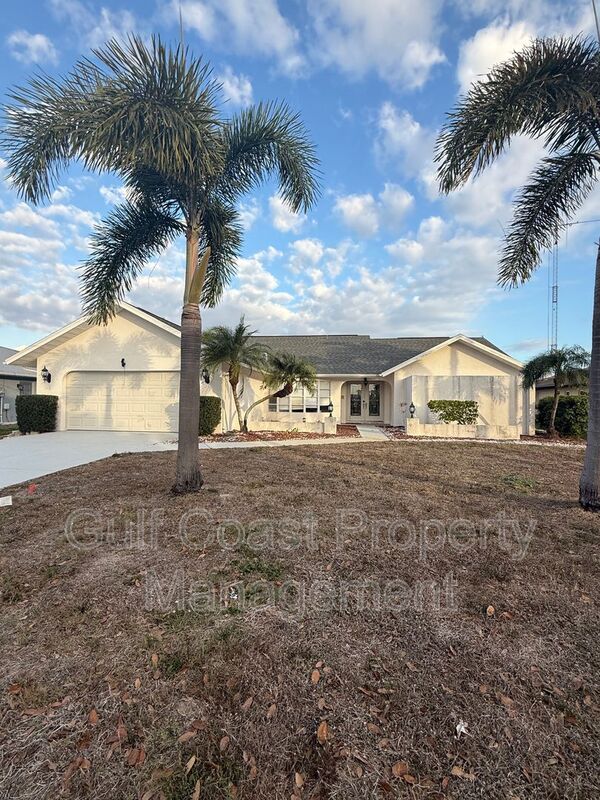 Port Charlotte House: 2436 Abscott St